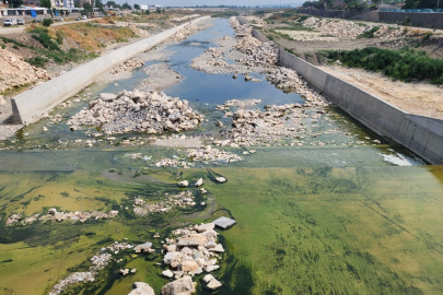 Islah edilmesi beklenen Mustafakemalpaşa Deresi'nde başlayan çalışmalar bir kez daha durdu