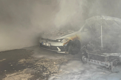 Apartman Garajındaki Otomobil Alev Topuna Döndü