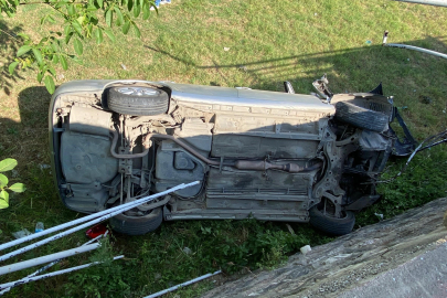 Otomobil 2 Metre Yükseklikten Düştü: Sürücü Ölümden Döndü