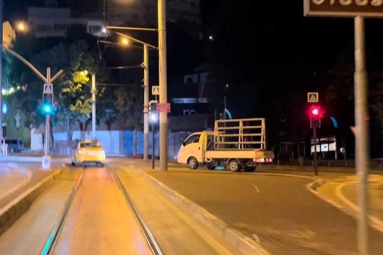 Aranan şahıs uygulama noktasında böyle kaçmak istedi, yakayı ele verdi