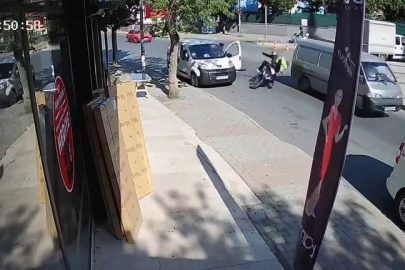 Araç Kapısına Çarpan Motosiklet Sürücüsü Ölümden Döndü