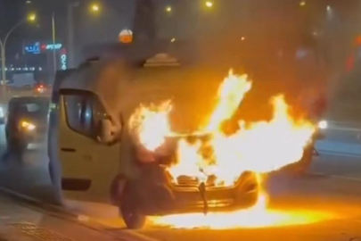 Minibüs Alev Topuna Döndü