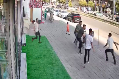Midyat'ta film gibi olay: Kavgada yere düşen kişiye minibüs çarptı, hayatını kaybetti!