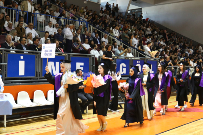 İnegöl MYO’da Mezuniyet Coşkusu: Başkan Taban Gençlerle Buluştu