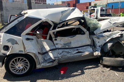 İki Otomobil Çarpıştı: 2 Yaralı