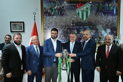 Bursaspor’a Tam Destek: Bakan Osman Aşkın Bak ve Bilal Erdoğan’dan Moral Ziyareti