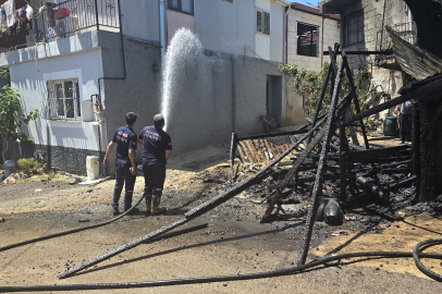 Çardak Yangını Panik Yarattı