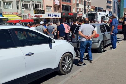 Hem ehliyetsiz hem de aracı plakasız olan motosiklet sürücüsü yayaya çarptı