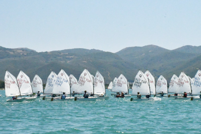 İznik Gölü’nde Yelkenler Suya Açıldı: 102 Tekne, 1 Kupa, Sonsuz Heyecan