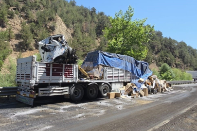 Korkunç Kaza! Üç Tır Birbirine Girdi! 1 Ölü, 2 Yaralı…