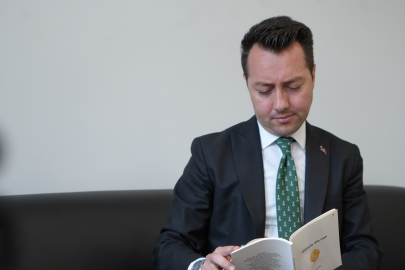 Bayburt’un Çalışkan Tapu Müdürü: 8 Diploma ve 9 Şiir Kitabı