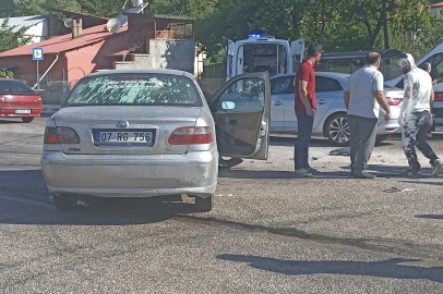 İki otomobil çarpıştı, 1’i ağır 4 yaralı