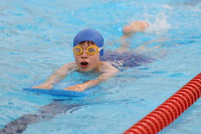 Bursa'da Minik Yüzücüler Düzenlenen Törenle Sertifikalarını Aldı