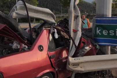 Bursa'da Tofaş Otomobil Bariyere Çarptı: 1 Ölü