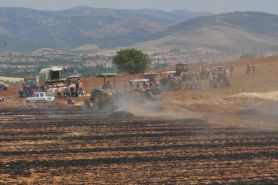 İki köy el ele verdi, alevlerin önü traktörle sürülerek kesildi