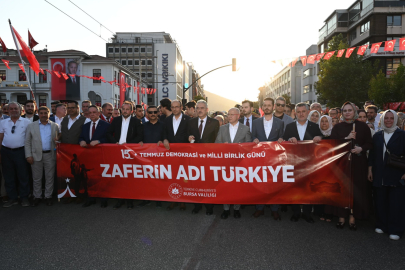 Bursa’da 15 Temmuz Anması: Demokrasi Meydanı’nda Binlerce Kişi Bir Araya Geldi