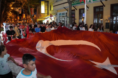 İznik'te 15 Temmuz Ruhu Yine Ayaktaydı: Demokrasi Yürüyüşü ve Anma Programı’na Yoğun Katılım