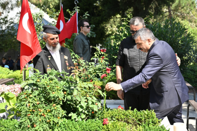 Oktay Yılmaz, Şehitliklerde 15 Temmuz’un Anısını Dualarla Yaşattı
