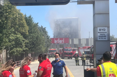 Alev alev yanan fabrika havadan görüntülendi