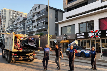 Nilüfer Belediyesi Zabıta ekipleri kent estetiğini bozan duba ve tabelaları topladı