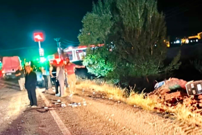 Otomobil Traktöre Çarptı: 1 Ağır Yaralı