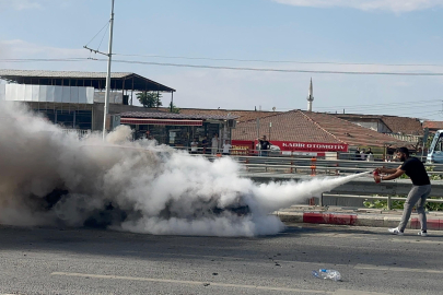 Seyir halindeki otomobil alev alev yandı