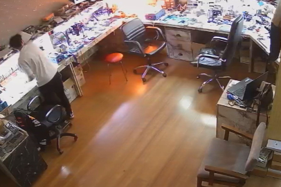 Telefon Bomba Gibi Patladı!.. O Anlar Kamerada