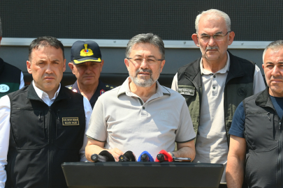 Tarım ve Orman Bakanı İbrahim Yumaklı:"Türkiye son günlerde devam eden 4 yangın var, çok şükür hepsi kontrol altında"