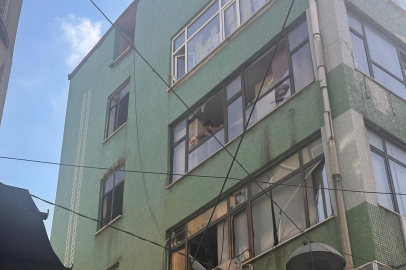 Yerle bir olan bina havadan görüntülendi