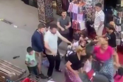 Kadınlar saç saça baş başa girdi yumruklar havada uçuştu!