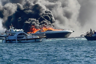 Erdek açıklarında lüks yat alev alev yandı