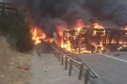 Kaza Yapan Elyaf Yüklü Tır Alevlere Teslim Oldu