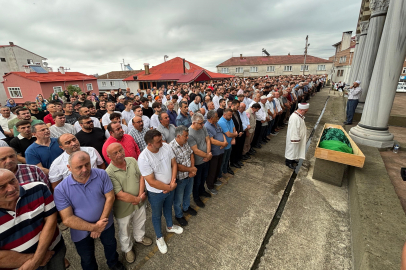 Boşanma aşamasındaki eşi tarafından öldürülen Sinem Topaloğlu son yolculuğuna uğurlandı