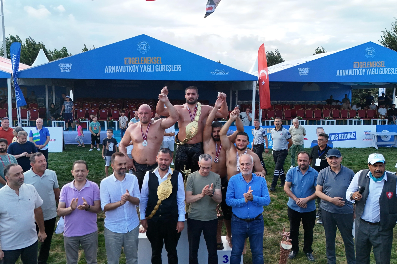 Ata sporunun kalbi Arnavutköy’de attı: İstanbul’un Kırkpınar’ı binlerce güreşseveri buluşturdu