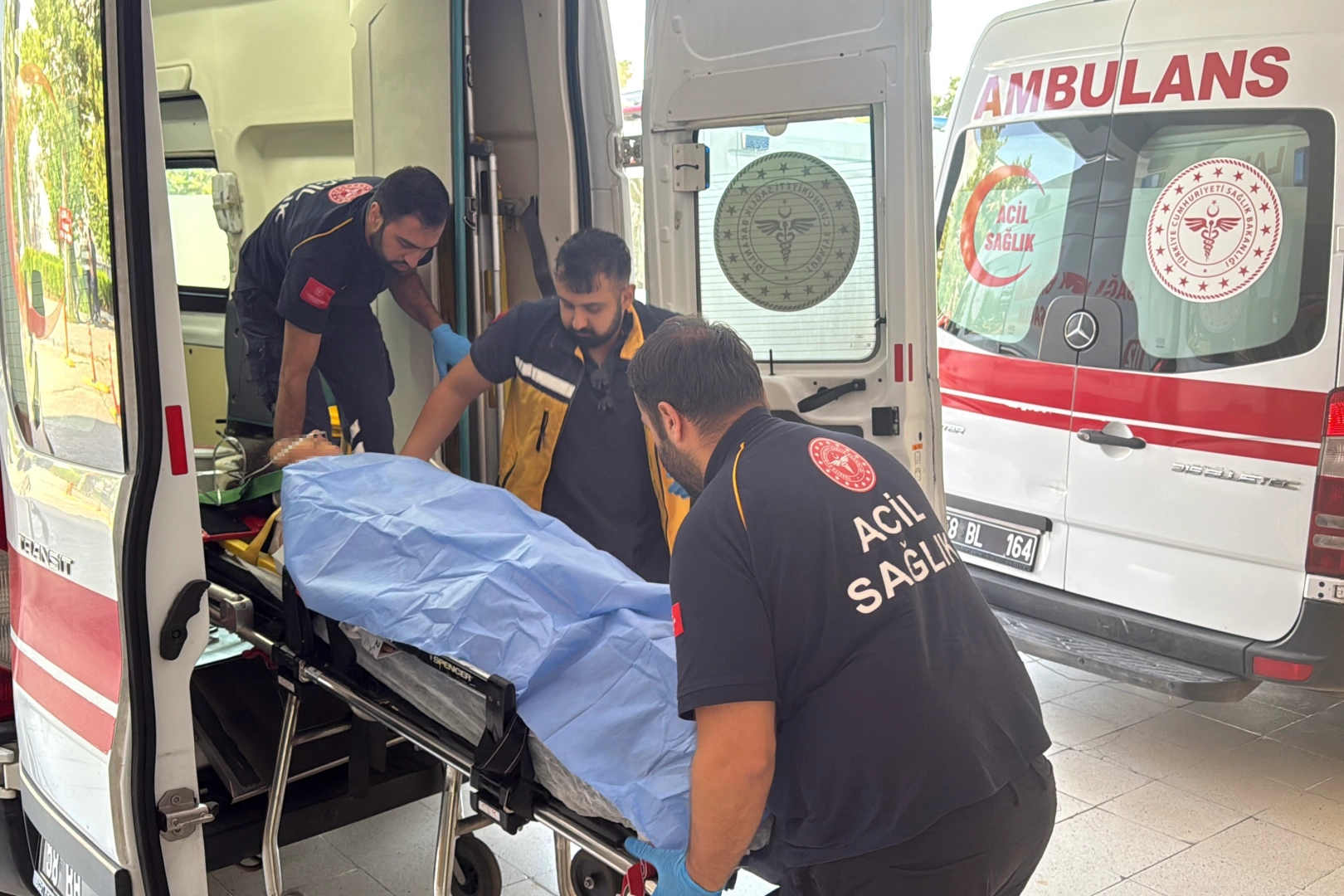 Minibüs uçuruma yuvarlandı: 3 ölü, 4'ü ağır 18 yaralı