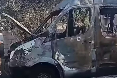 Park Halindeki Midibüs Alev Alev Yandı