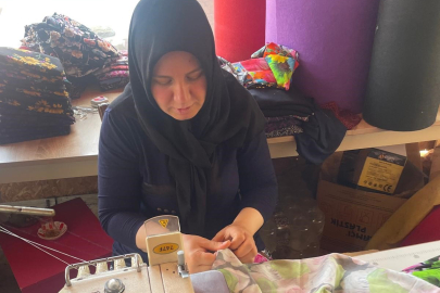 Gelin Geldiği Köyde Kendi Diktiği Şalvarları Turistlere Satıyor 