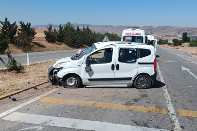 Kırıkkale’de Feci Kaza! Kontrolden Çıkan Araç Takla Attı, Aileden 5 Yaralı Var