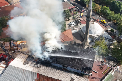 Yanan binanın çatısı havadan dron ile görüntülendi