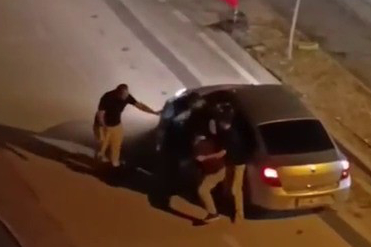 Bursa’da trafikte yumruklu kavga: Cadde ringe döndü