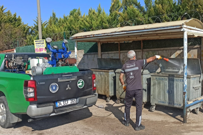 Büyükşehir Belediyesi, haşere ve sinek gibi canlılara karşı mücadele çalışmalarını 17 ilçede sürdürüyor