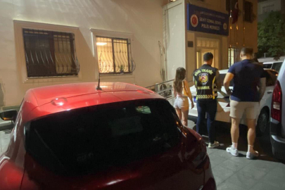 Seyir Halindeki Araçta Uygunsuz Hareketlerde Bulunmuşlardı...