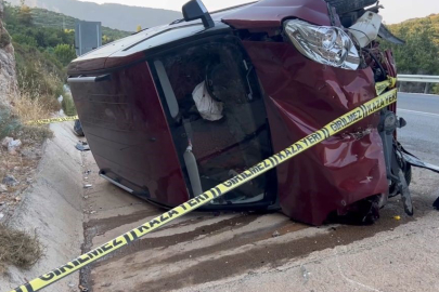 Kamyonet Bankete Çarparak Şarampolde Ters Döndü: 6 Yaralı