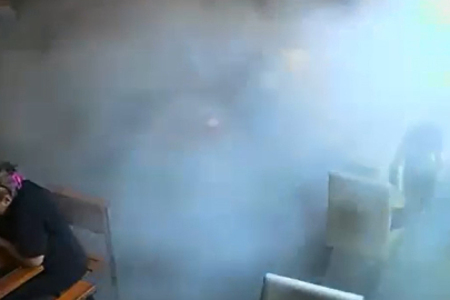 Kamyonun Patlayan Lastiği Önünden Geçtiği Restoranda Tozu Dumana Kattı