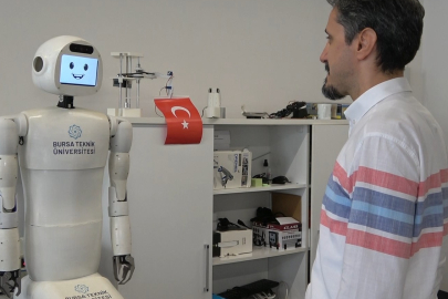 Bursa'da geliştirilen insansı robot "Moria" insanlarla etkileşime geçiyor