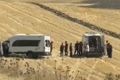 Yolcu Minibüsü Şarampole Yuvarlandı: 1'i Ağır, 10 Yaralı