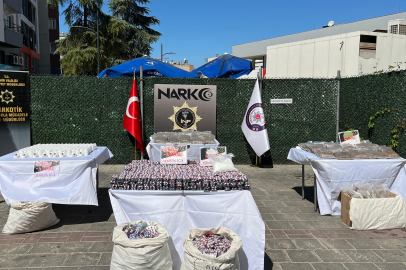 İzmir'de yüklü miktarda uyuşturucu madde ele geçirildi