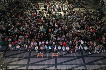 Başkan Erkan Aydın vatandaşlarla 'Bursa Bülbülü' filmini izledi