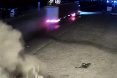 Tır Otomobile Çarptı: 2 Ölü