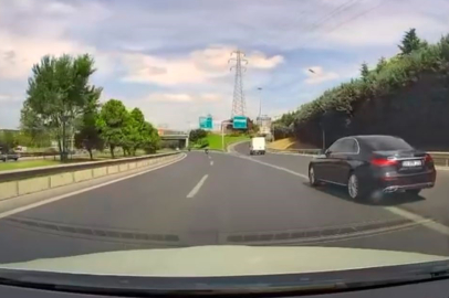 Trafik magandası hatasını kabul edip özür dilemedi, aracıyla diğer sürücüyü böyle sıkıştırdı